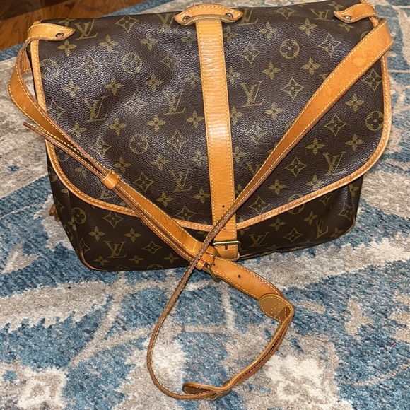 LOUIS VUITTON • SAUMUR 35 CROSSBODY BAG - Picture 7 of 11